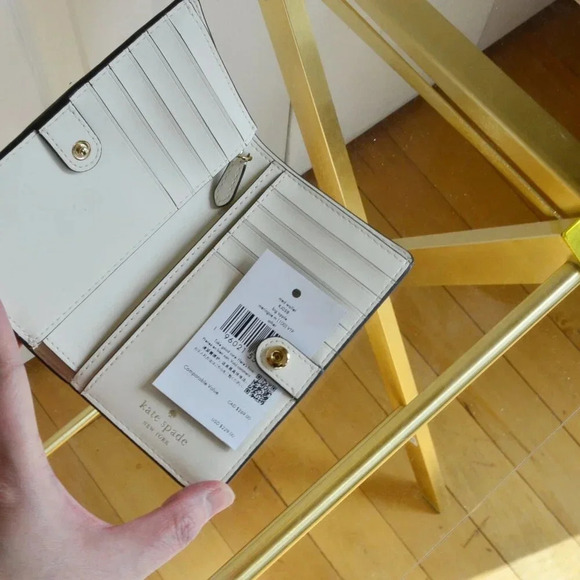 Kate Spade KJ058 NYC Big Apple Medium Wallet - Picture 6 of 9